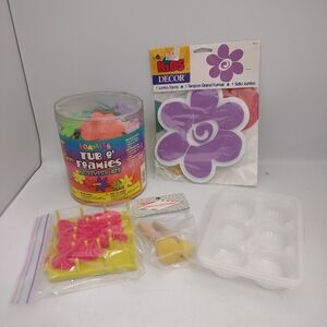 Arts & Crafts Lot Tub O Foamies, Kids Jumbo Foam Stamps, Brushes, Mold, Yarn